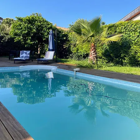 Calme & Confort, Piscine, Jardin, Parking Брюж