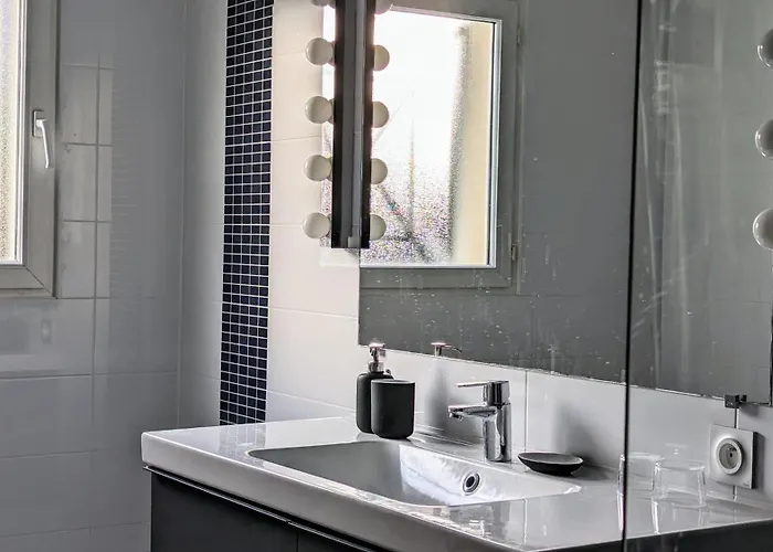 Calme & Confort, Piscine, Jardin, Parking *