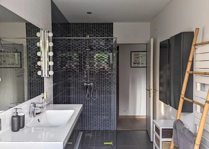 Calme & Confort, Piscine, Jardin, Parking Villa